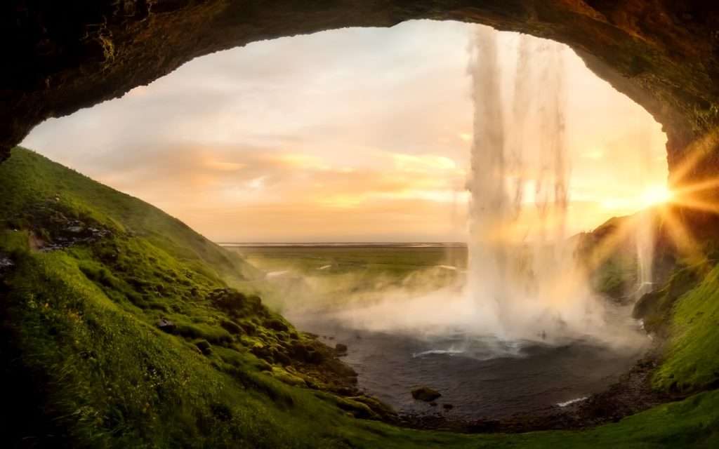 Five Spots To Visit On Your Honeymoon in Iceland