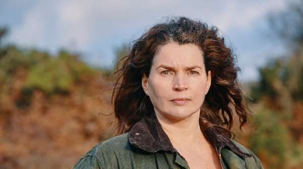 Gold Digger': Julia Ormond Teases 'Layered' Drama in Acorn TV Series